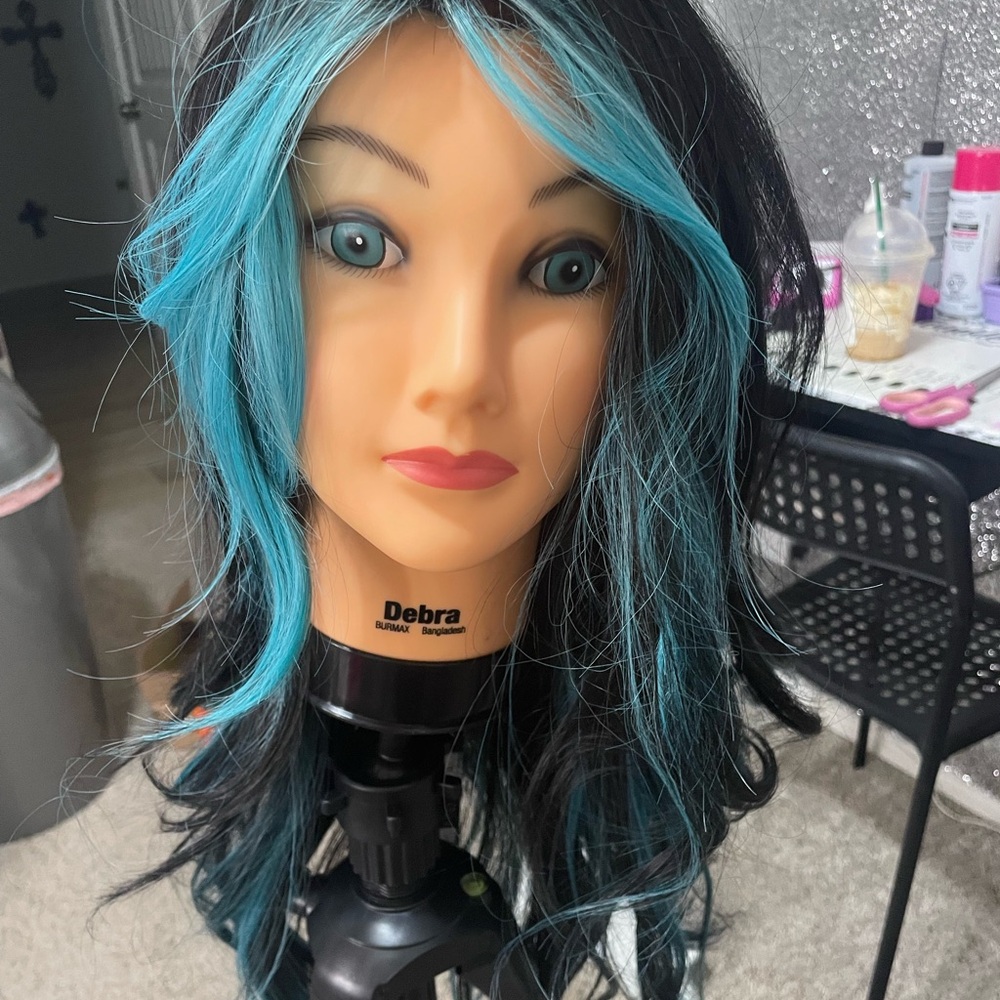 Wig - Picture 4 of 7